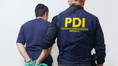 Fueron por amenazas y terminaron incautando un arsenal en Maipú: 12 armas y 410 balas