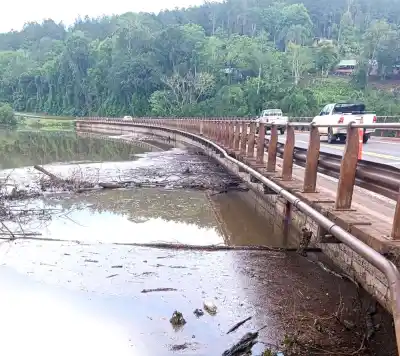 El río empezó a bajar en Misiones: las familias vuelven a casa y evalúan una medida clave para los camiones