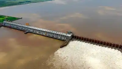 Llueve cuatro veces más de lo normal en el Paraná: el ingeniero santafesino que explicó qué hacen las represas