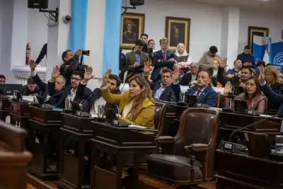 La Rioja aprobó una ley que deja a los chicos sin celular en la escuela: qué pasará en cada nivel
