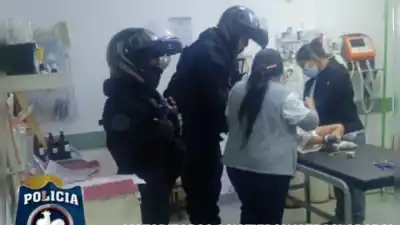 Un nene convulsionaba en brazos de su mamá: la maniobra de los policías que cambió el final