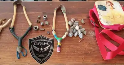 Riña a las 7 de la mañana en Corrientes: la Policía demoró a cinco menores y dos escondían algo
