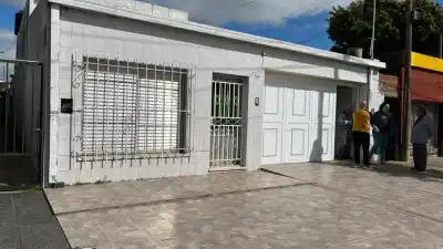 Un jubilado de 80 años quedó seis horas tirado en el piso tras un asalto: los ladrones se llevaron algo que lo dejó sin salida