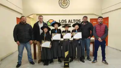 Cuatro bailarinas de Los Altos se subieron a lo más alto del malambo nacional y el intendente las recibió