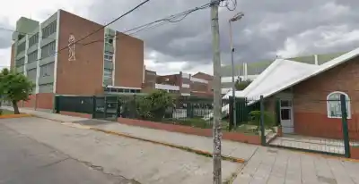 Fotos de alumnas desnudas creadas con IA: la práctica que se repite desde hace casi tres años en un colegio de Tres de Febrero