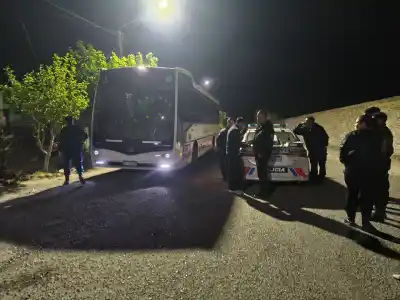 Le arrebató el celular al colectivero, volvió con un machete y un cuchillo: el detalle que lo complicó