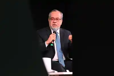 Lo que dijo en San Luis el exministro de Educación de Perú que trabaja en el Banco Mundial