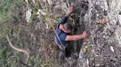 Se resbaló en un acantilado, quedó colgado a 70 metros y su celular fue clave