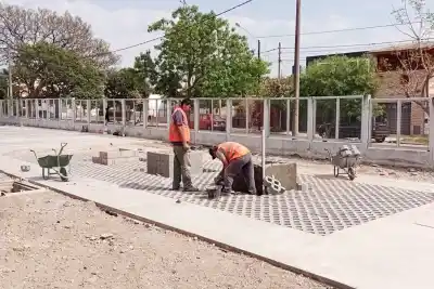 Córdoba giró más de $8.100 millones a municipios: en qué se gastó la plata de las escuelas