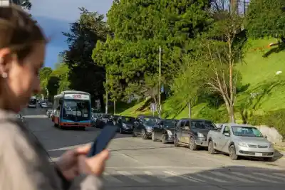 Los colectivos de Bariloche ya se pueden seguir desde el celular: qué cambia para los pasajeros