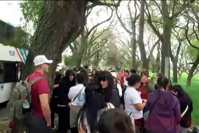 90 kilómetros a pie: los servidores que caminan al lado de cada peregrino