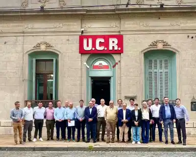 Intendentes radicales revelan el plan secreto para enfrentar la crisis: ¿Qué puertas golpearán?