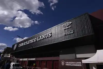 Un nene de 12 años quedó en coma inducido tras un accidente en el club de Lanús: qué se investiga