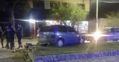 Manejaba con 2,13 de alcohol, chocó contra un boulevard en El Calafate y quiso escapar corriendo