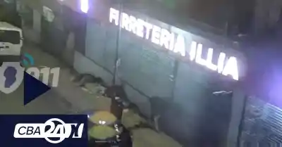 Dos lo arrinconaron en el centro y le sacaron todo, pero no llegaron lejos