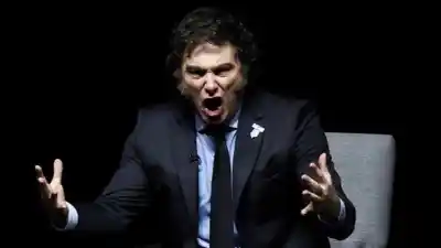 Milei prometió que bajaba, pero el riesgo país se disparó 33,5% en un mes
