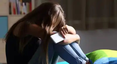 Le pedía fotos íntimas a la hija de su pareja por WhatsApp: terminó detenido en Salta