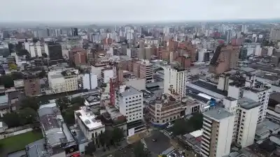 El centro tucumano tiene 275 casas vacías: los carteles de venta ya no alcanzan para explicarlo