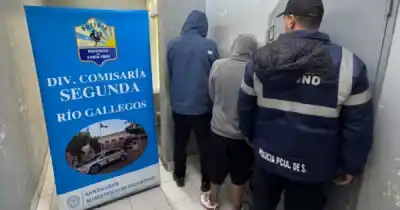 Entraron a robar a un local céntrico de Río Gallegos y la cosa se les complicó con la policía