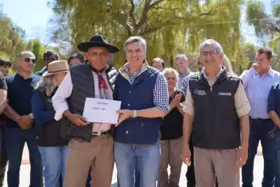Zdero llevó obras y títulos al Impenetrable: lo que dejó en Fuerte Esperanza