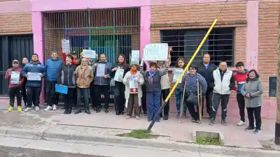 El barrio tiene 9.000 familias, pero en el centro vecinal deciden menos de 50: la bronca que estalló en San Francisco de Álava
