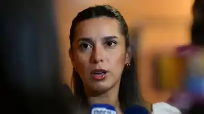 La abogada que regresó del extranjero enfrenta una nueva acusación: su expareja la denunció por un vehículo que no devuelve