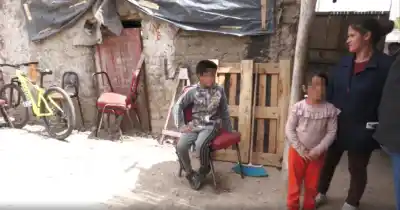 El techo se derrumbó sobre su hija de 7 años en Rawson: "La salvamos de milagro"