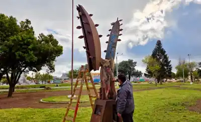 Santa Rosa pone en valor sus esculturas: el plan que busca devolverles el brillo a diez obras del Parque Lineal