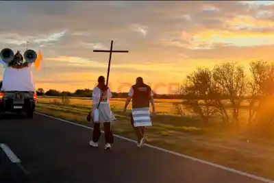 La cruz que abre la peregrinación: quién la lleva y cómo pedir tu turno