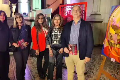 19 artistas santiagueños copan el hall del Teatro 25 de Mayo: qué se puede ver