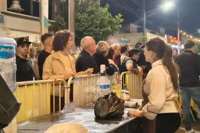 Cabritos a las brasas en Termas: la noche que reúne a los asadores de Santiago