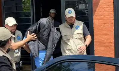Allanaron el sanatorio y una vivienda: al ginecólogo lo esperaban con una orden de detención