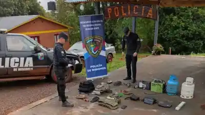 Le robaron el arma reglamentaria a un gendarme, pero lo que la Policía encontró en el operativo los dejó helados