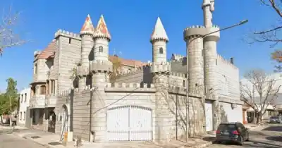 El barrio de Las Heras con un castillo, una reina y una escuela de lata