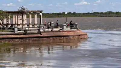 El Paraná sigue subiendo en Corrientes y Prefectura activó la alerta: qué zonas quedan complicadas