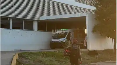 Una moto la embistió cuando iba a la despensa con su mamá: la nena de 7 años terminó con fractura expuesta y la conductora escapó