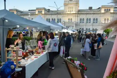 Paraná se llenó de regalos: la feria que reunió a más de 70 emprendedores antes del Día de la Madre