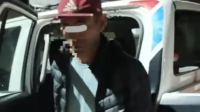Lo esperó el sereno, salió corriendo al descampado y no llegó lejos