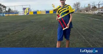 Un pibe de 15 años fue elegido por un club italiano y su familia salió a vender pollos para juntar los 7 millones