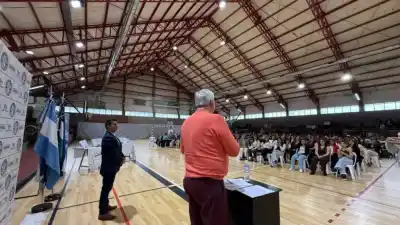 Cuatro tecnicaturas, un aplauso y el pedido de Cortés que sorprendió en el acto