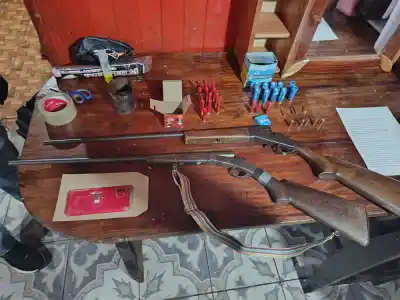 Ofrecía escopetas en Marketplace: lo que la Policía encontró en su casa de Caraguatay