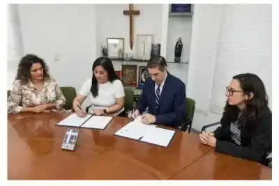 Cinco años, práctica desde el aula y salida laboral: la carrera que forma terapeutas en Santiago