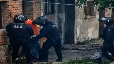 Lo que las cámaras captaron en el barrio Mariano Moreno terminó con un detenido