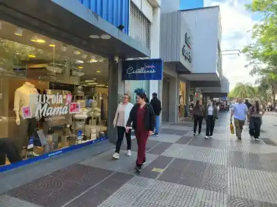 La peatonal de Resistencia se llenó de compradores: qué buscan los chaqueños a horas del Día de la Madre