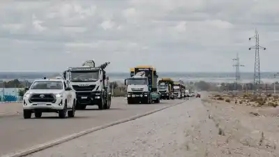 Los gigantes que llegaron a San Juan: 142 toneladas por viaje y una pregunta que nadie se anima a responder