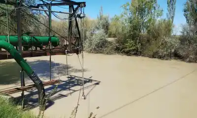 El río Chubut se puso turbio y ahora piden un cambio en las casas de Rawson