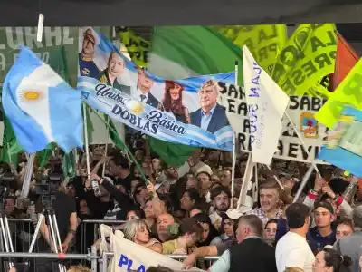 El peronismo pampeano llenó el Club Belgrano, pero dos líneas brillaron por su ausencia