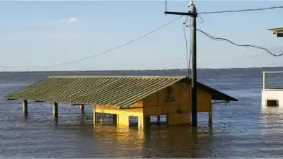 El Paraná no da tregua en Corrientes: ya hay más de 400 evacuados y el agua sigue subiendo