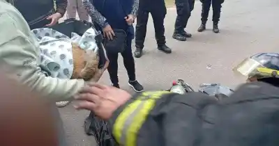 El fuego arrancó en una sala de reparaciones: dos mascotas quedaron atrapadas adentro