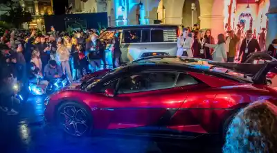 El SUV que flota y el auto más rápido del mundo ya se exhiben en Salta